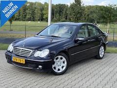 Mercedes-Benz C-klasse - 180 K. Classic elegance, airco, cruise, blauw, top staat