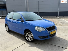 Volkswagen Polo - 1.4-16V Trendline NEW APK CLIMA Stoelverwarming
