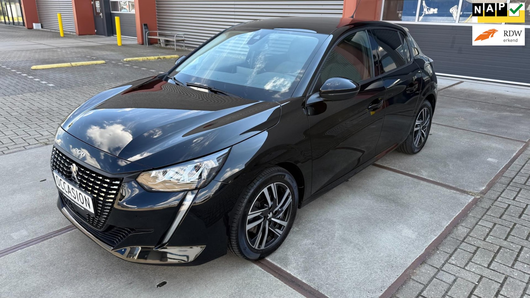 Peugeot 208 - 1.2 PureTech Allure 1.2 Allure Pack Navigatie, Pano, 3D Virtueel Display, 360 achterruitri - AutoWereld.nl