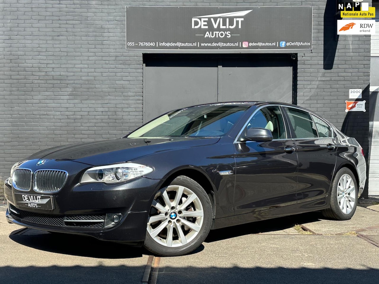 BMW 5-serie - 528i 258PK High Ex | Head-up | Navi | Leer | Bi-Xenon | trekhaak | Automaat | Achteruitrij - AutoWereld.nl