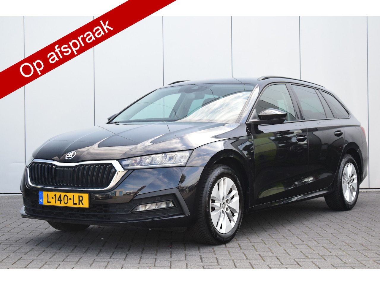 Skoda Octavia Combi - 1.0 TSI Business Edition Navi/Carplay Led Digi/Cockpit Pdc - AutoWereld.nl