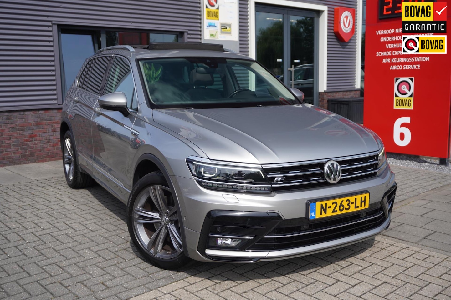 Volkswagen Tiguan - 2.0 TSI 4Motion Highline Business R-Line / Head up Display / Stoelmassage / Pano / Adaptie - AutoWereld.nl