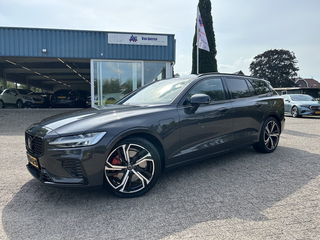 Volvo V60 - 2.0 T6 Plug-in hybrid AWD Plus Dark Ned. auto - AutoWereld.nl