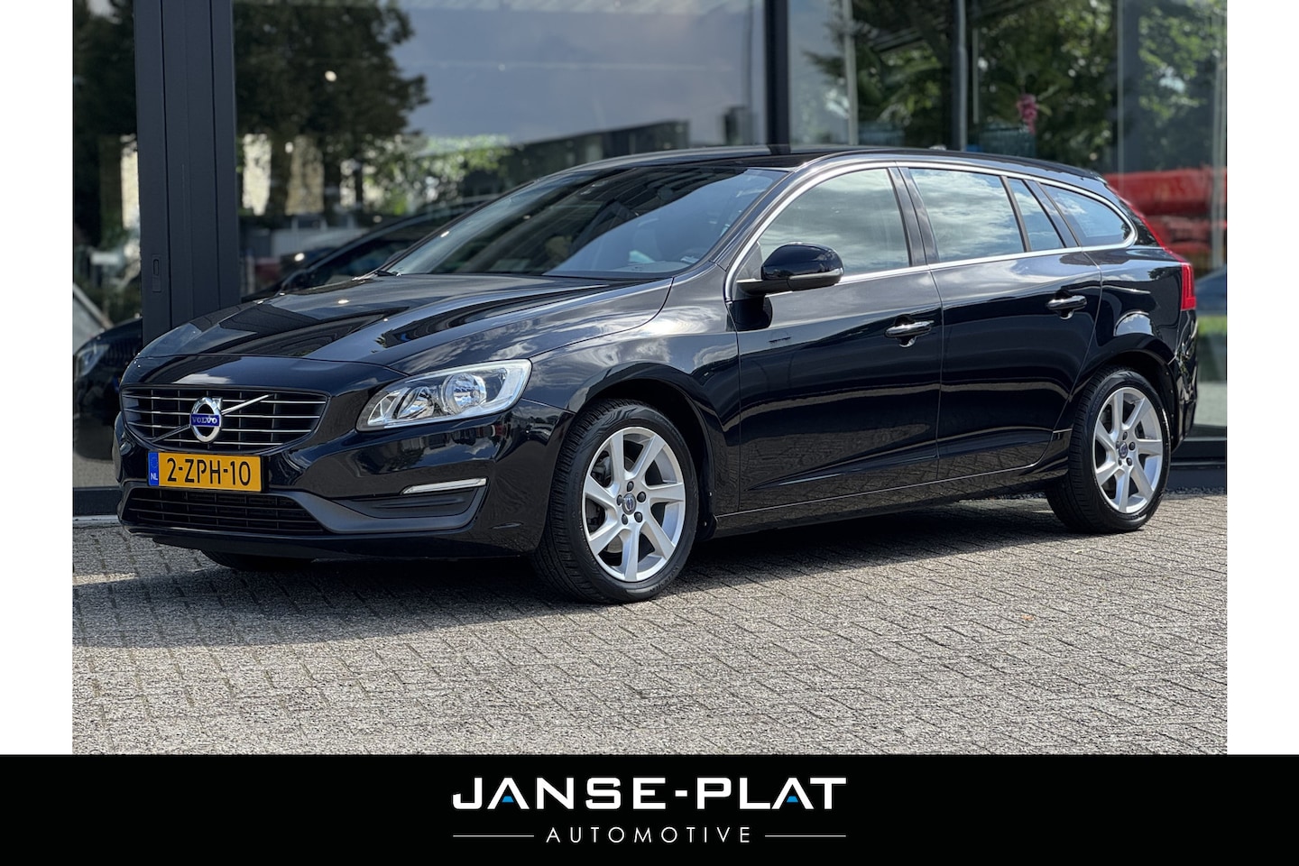 Volvo V60 - 1.6 T3 Momentum AUT Trekhaak - AutoWereld.nl