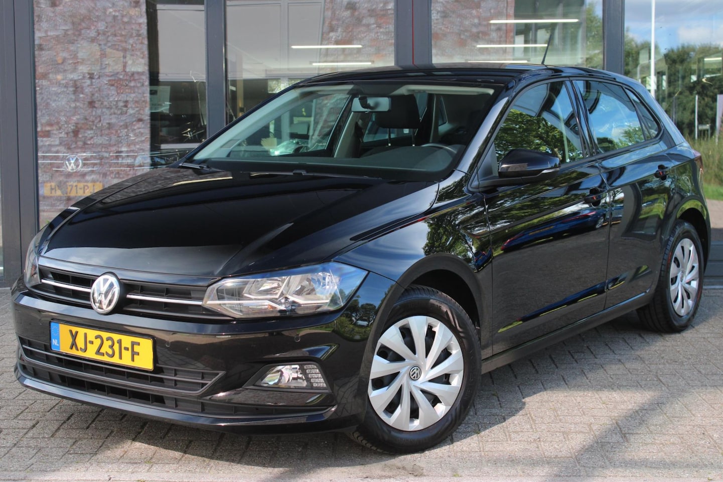 Volkswagen Polo - 1.0 MPI Comfortline | Cruise Control Rondom parkeersensoren | Carplay | Navigatie | Airco - AutoWereld.nl