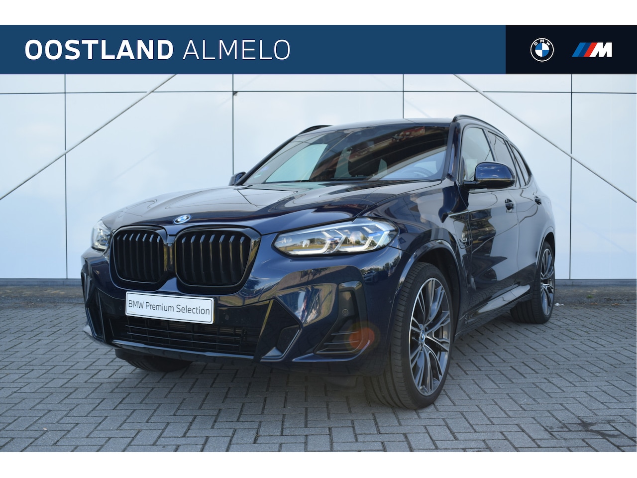 BMW X3 - xDrive30e High Executive M Sport Automaat / Panoramadak / Trekhaak / Sportstoelen / Achter - AutoWereld.nl