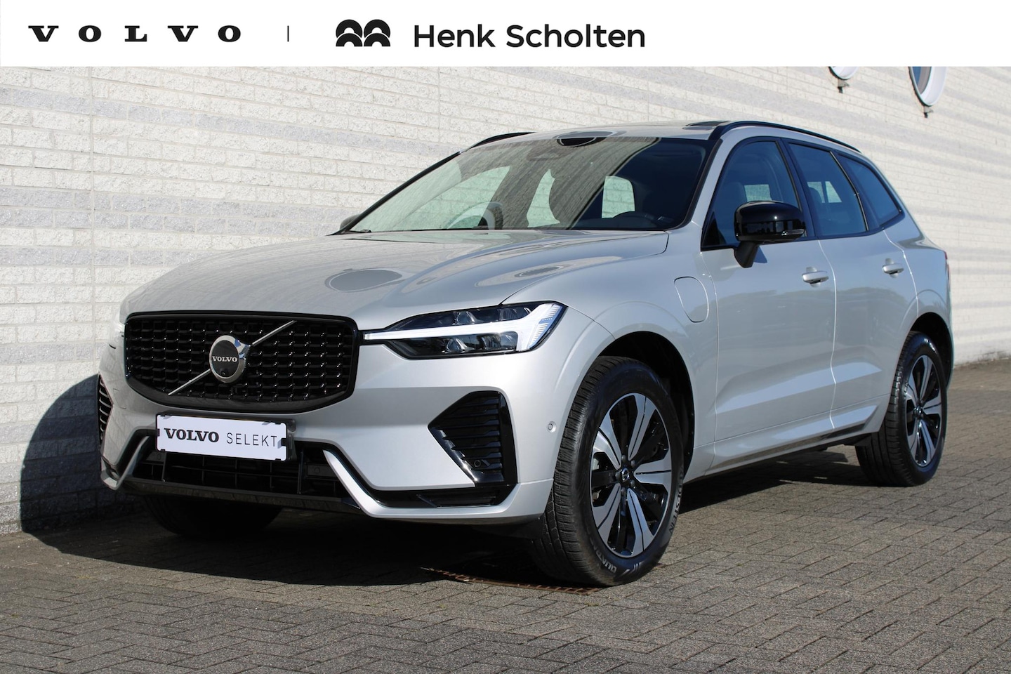 Volvo XC60 - T6 Automaat Plug-in hybrid AWD Plus Dark | Panoramadak | Trekhaak | Stoelverwarming voor e - AutoWereld.nl