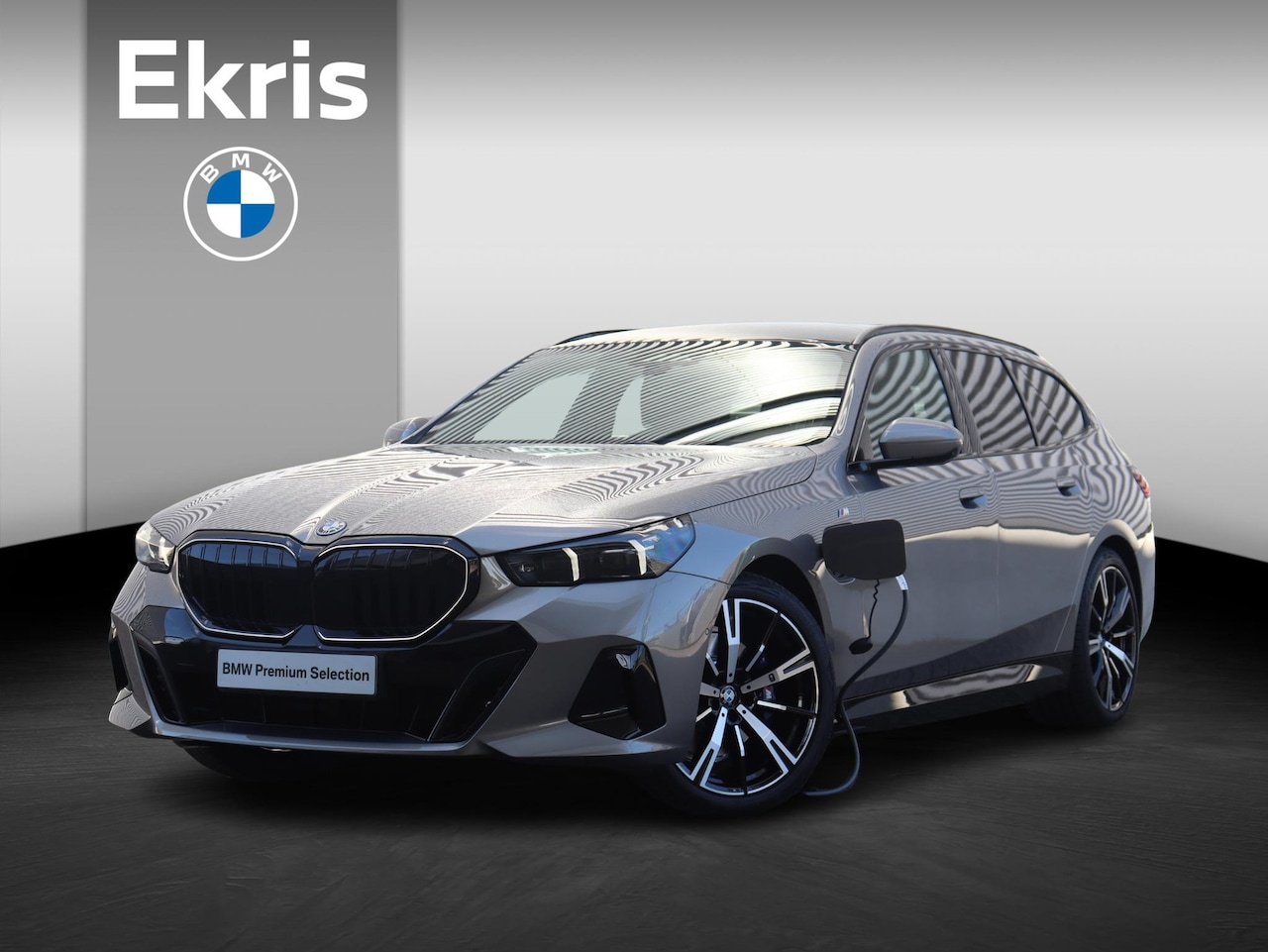 BMW 5-serie Touring - 530e | M Sportpakket Pro | Driving Assistant Prof. | Trekhaak | Panodak | Bowers & Wilkins - AutoWereld.nl