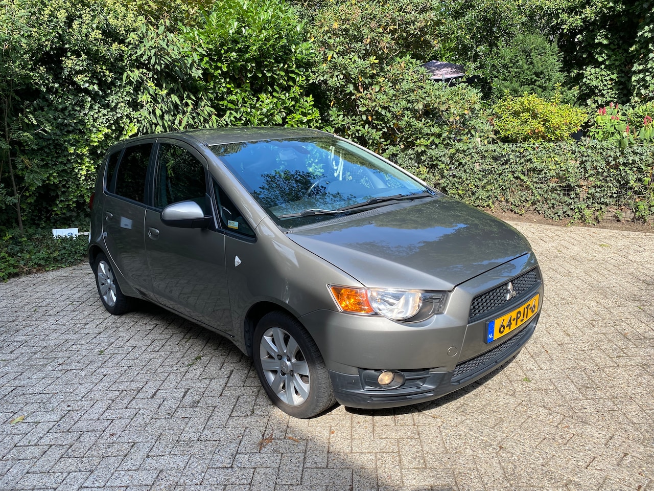 MITSUBISHI COLT