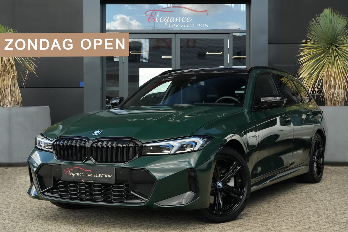 BMW 3-serie Touring - 330e M Sport High Executive 292pk Navigatie/Stoelverwarming/Camera - AutoWereld.nl