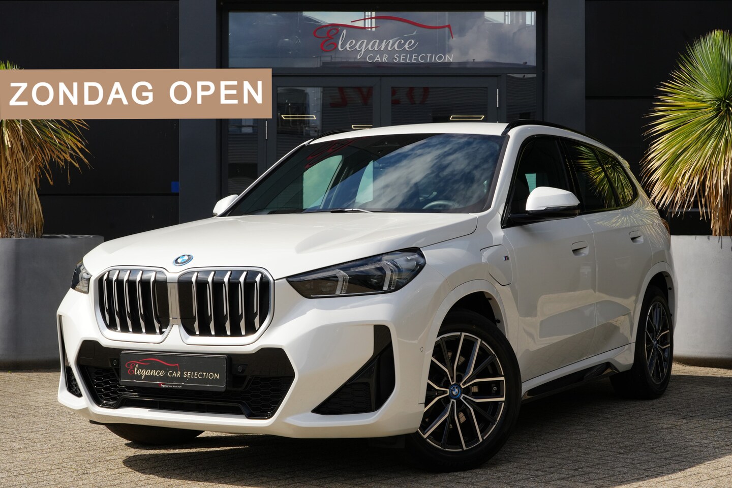 BMW X1 - xDrive25e M Sport 245pk Navigatie/Stoelverwarming/Camera - AutoWereld.nl