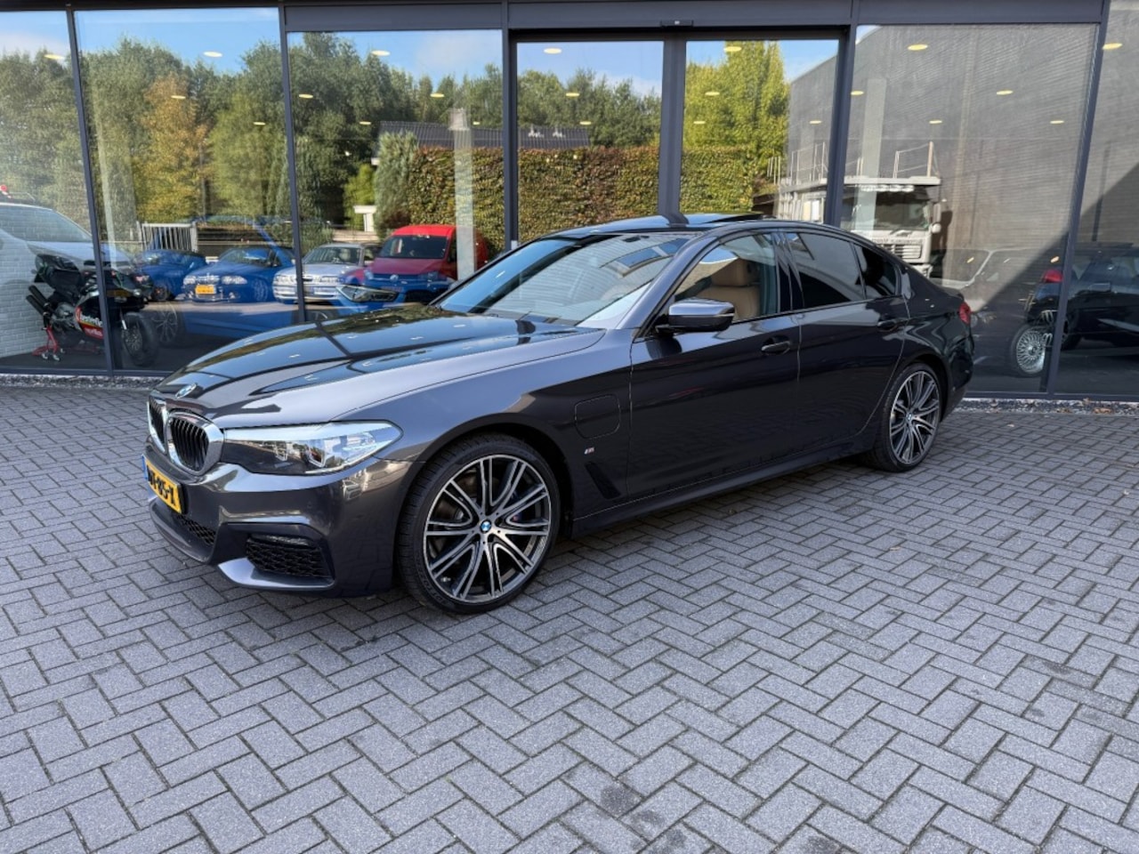 BMW 5-serie - 530e iPerformance M-Sport,Schuifdak,Leer,LED,NaviPro,Cam, - AutoWereld.nl