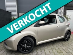 Toyota Aygo - 1.0-| Beige- Metallic | Half-Leder | Uniek