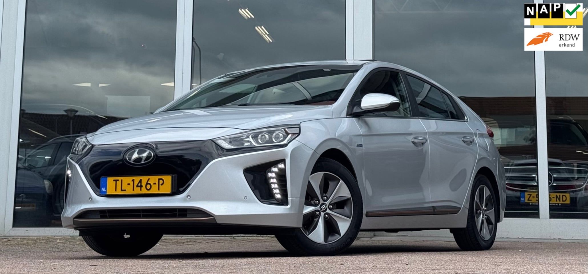 Hyundai IONIQ - Premium EV SOH 89% Camera Navi Leer Full options Mooi! - AutoWereld.nl