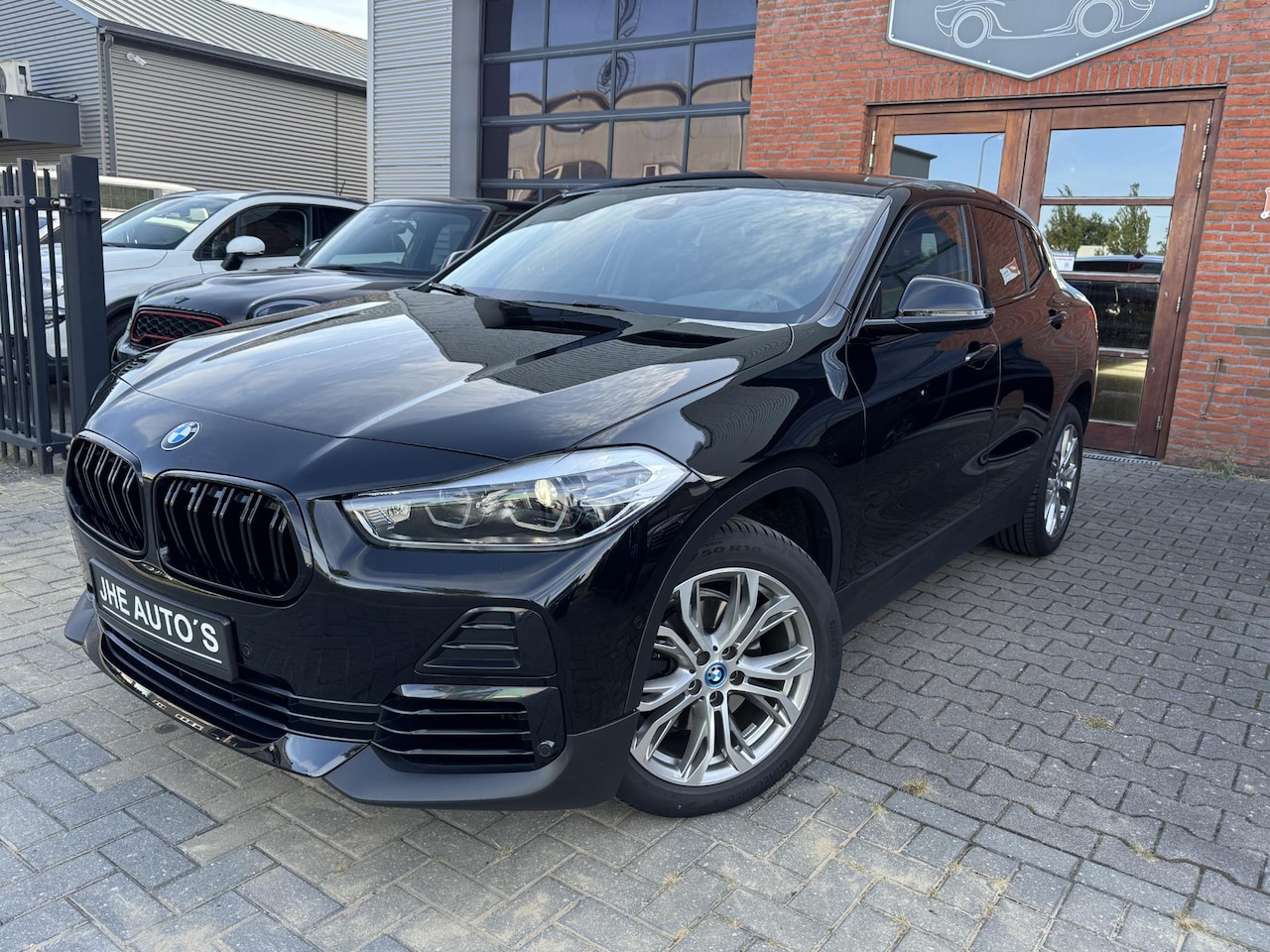 BMW X2 - sDrive18i Executive | Stoelverwarming | Sportstoel | Elektrische Achterklep en meer! - AutoWereld.nl