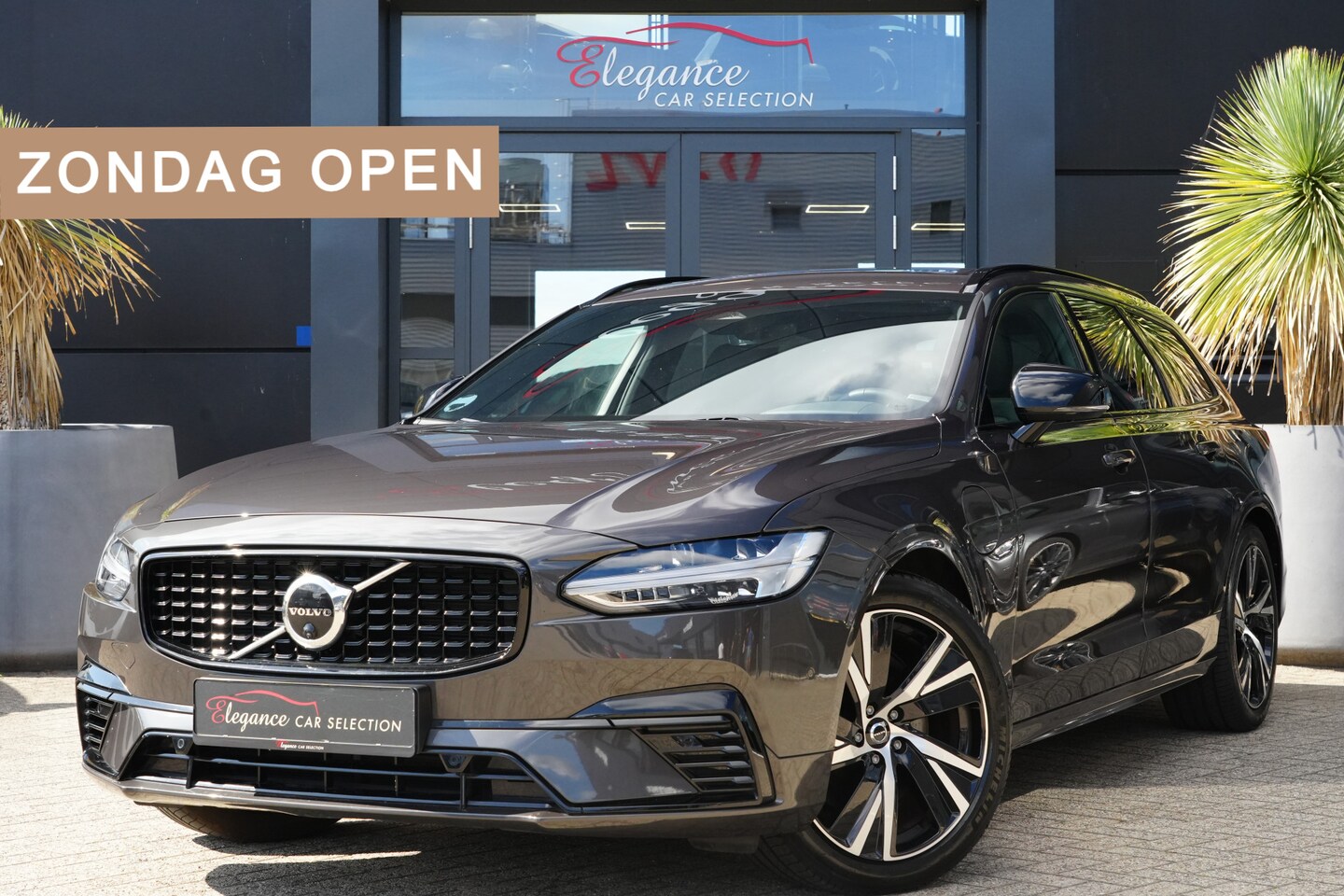 Volvo V90 - 2.0 T6 AWD R-Design 340pk Panoramadak/Stoelverwarming/360Camera - AutoWereld.nl