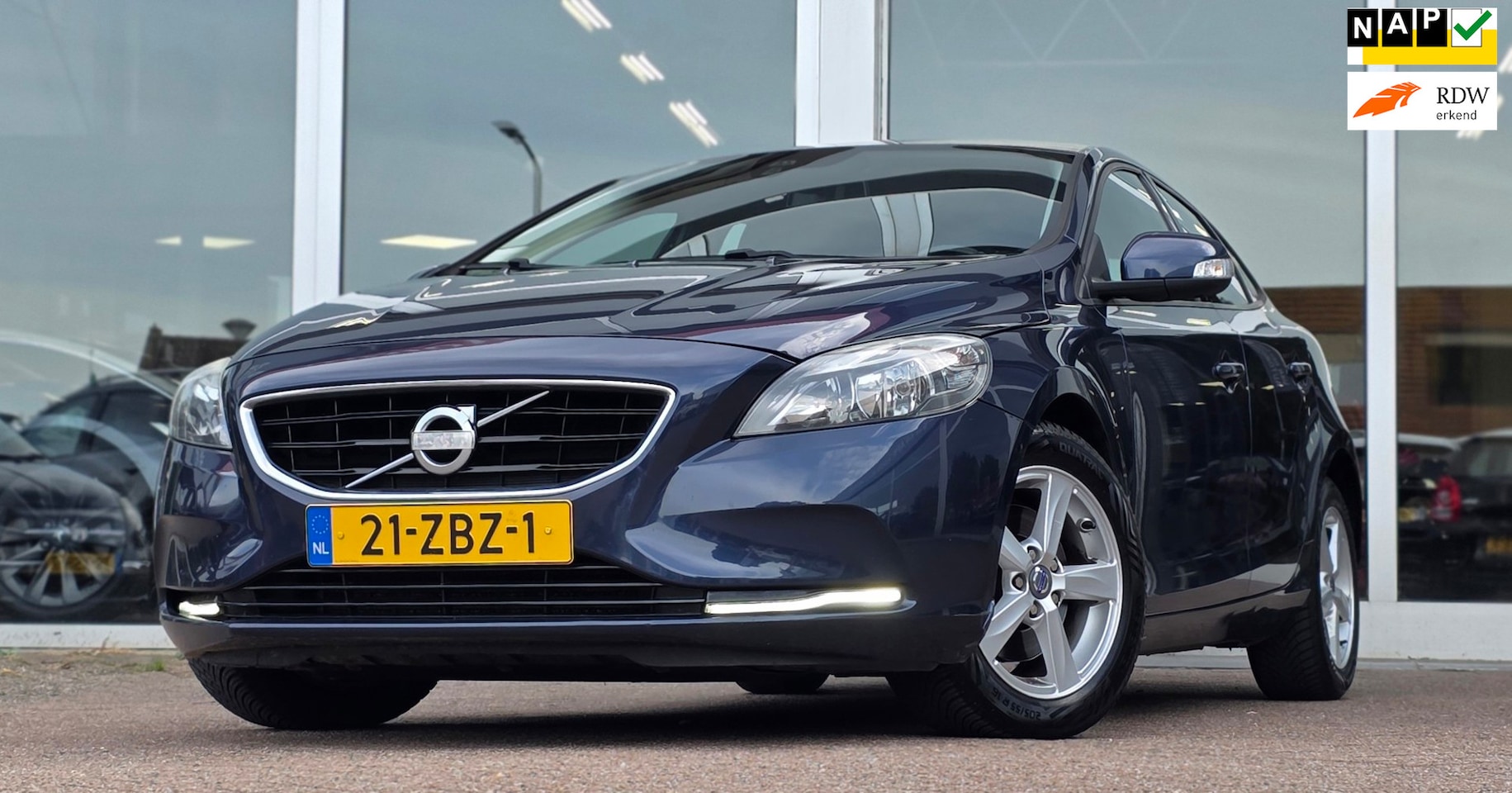 Volvo V40 - 1.6 T3 Kinetic Trekhaak Navigatie Parkeerhulp Nieuwe APK - AutoWereld.nl