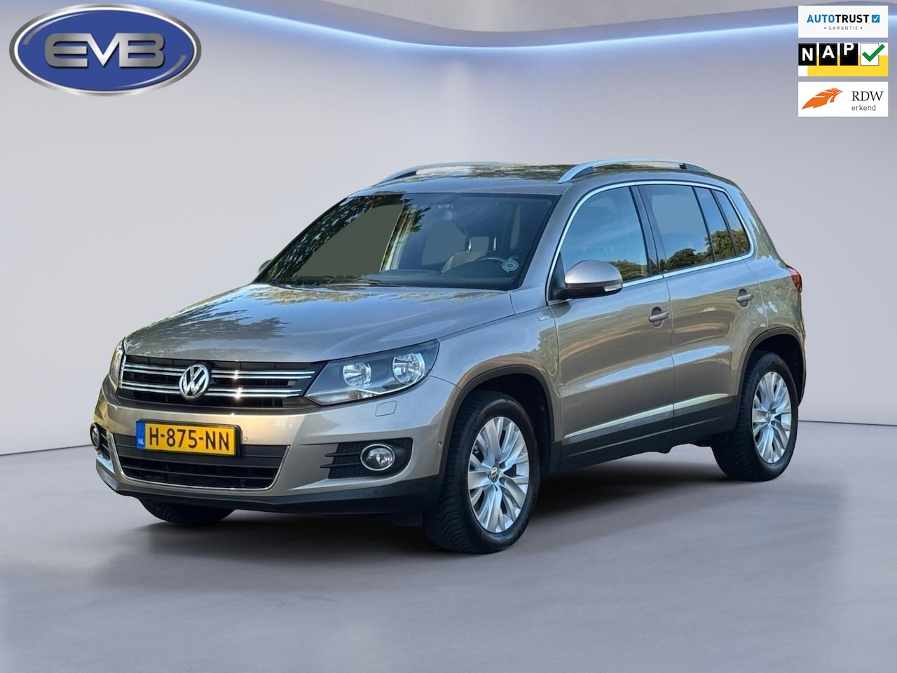 Volkswagen Tiguan - 1.4 TSI Sport&Style, navigatie, climaat control, trekhaak, stoelverwarming - AutoWereld.nl