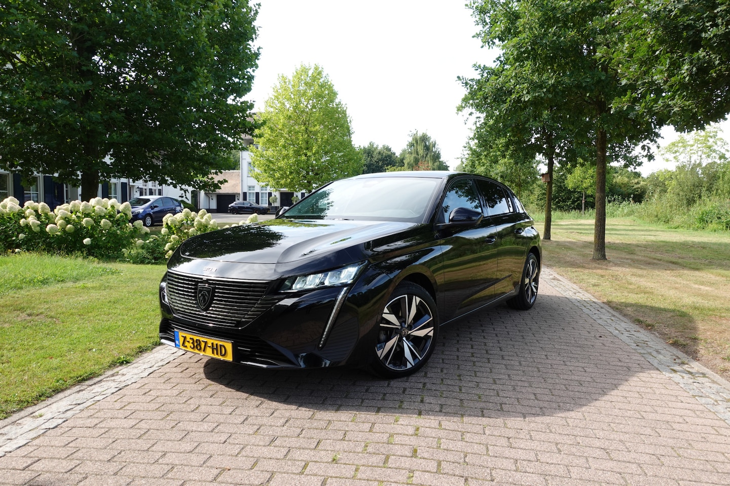 Peugeot 308 - 1.2 PureTech Allure Black | LED | CarPlay | Camera | DAB | - AutoWereld.nl