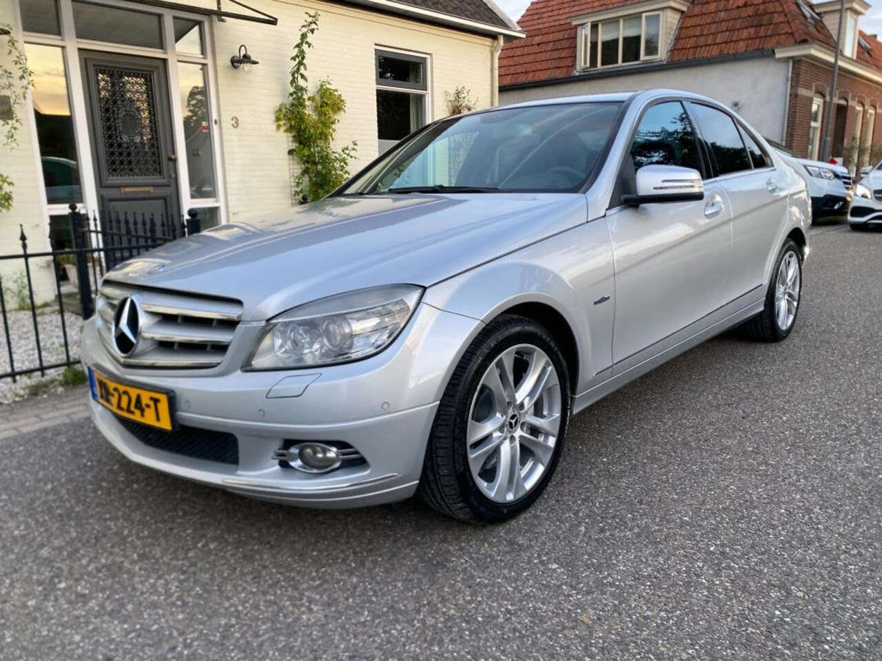 Mercedes-Benz C-klasse - 350 CDI BlueEFFICIENCY Avantgarde 350 CDI BlueEFFICIENCY Avantgarde,Leer,Stoelverwarming,Comand. - AutoWereld.nl