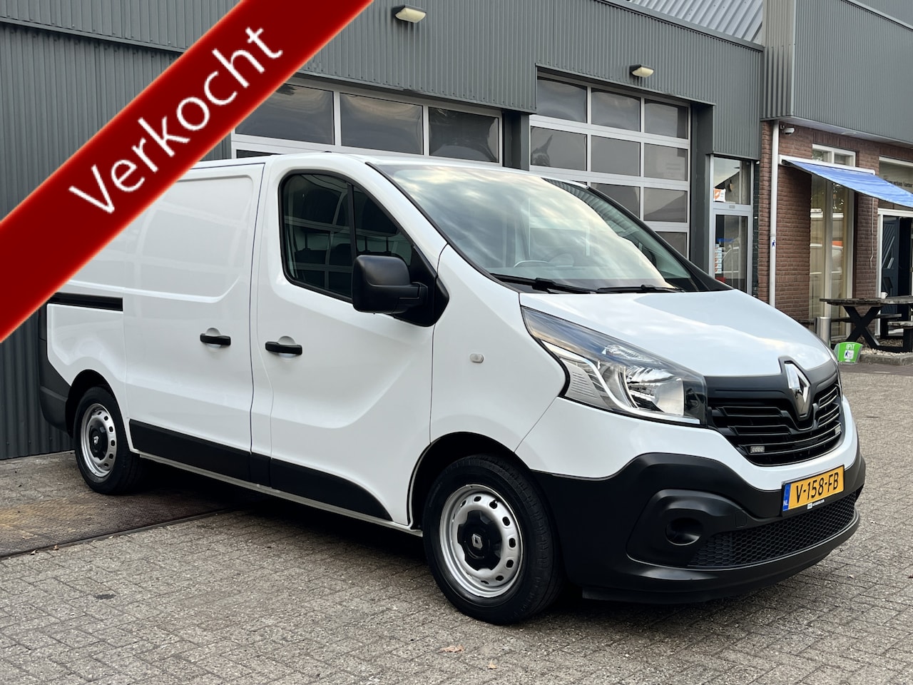 Renault Trafic - 1.6 dCi T27 L1H1 122pk Airco Cruise controle Kastinrichting 3-Persoons Telefoonverbinding - AutoWereld.nl