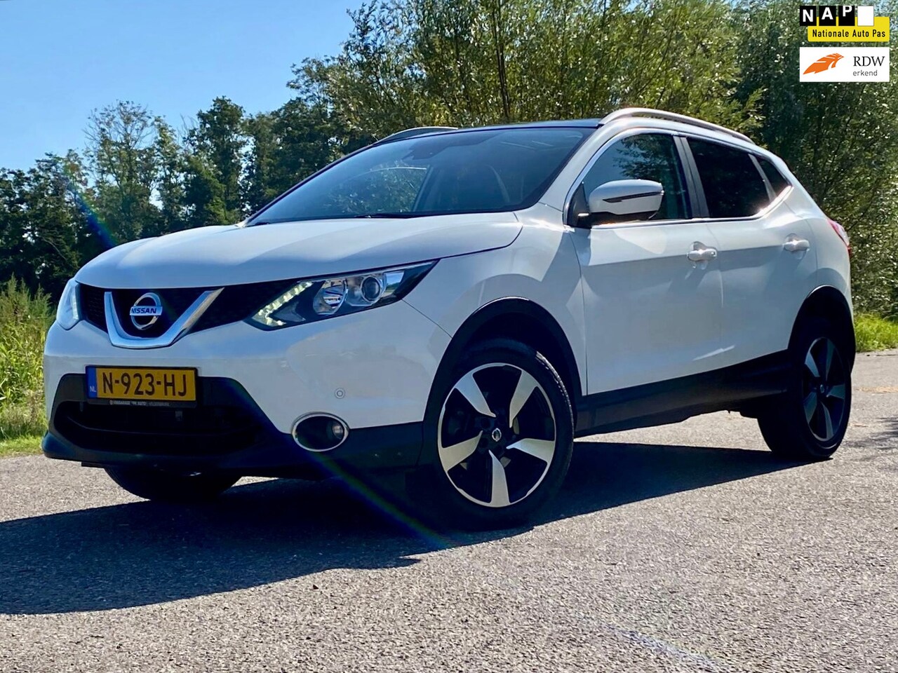 Nissan Qashqai - 1.2 N-Vision Automaat Camera Navi Panoramadak 2017BJ GOED ONDERHOUDEN - AutoWereld.nl