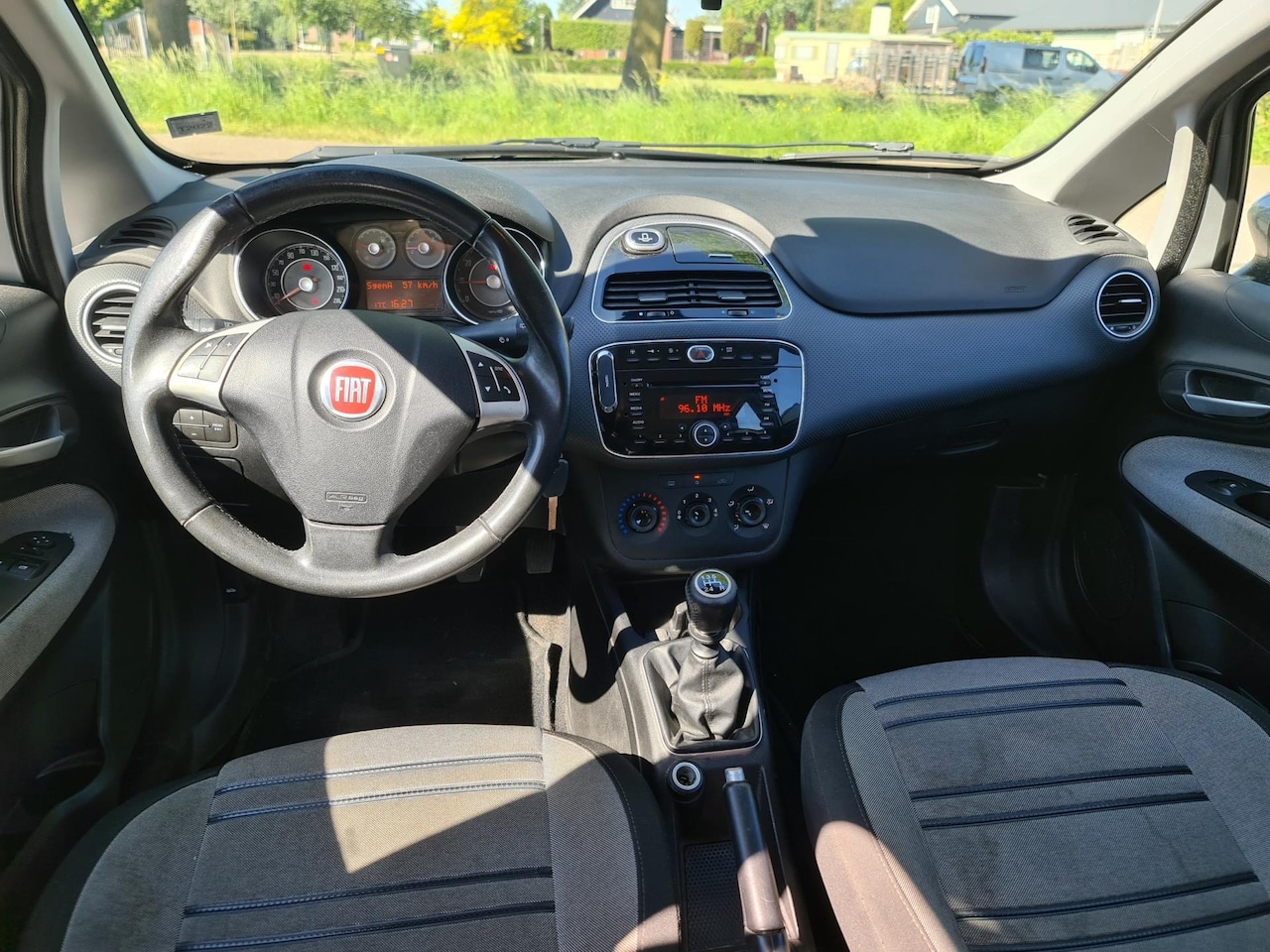 Fiat Punto Evo - 1.4 Business- 5 DEURS- AIRCO- CENTRALE DEURVEGRENDILING- CRUISE CONTROL- GOED ONDERHOUDEN - AutoWereld.nl