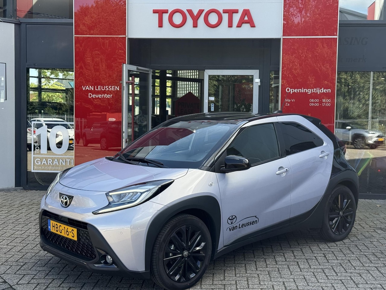 Toyota Aygo X - JBL DIRECT LEVERBAAR! JBL-AUDIO KEYLESS STOELVERW. CLIMA CAMERA AD-CRUISE 18"LM-VELGEN - AutoWereld.nl