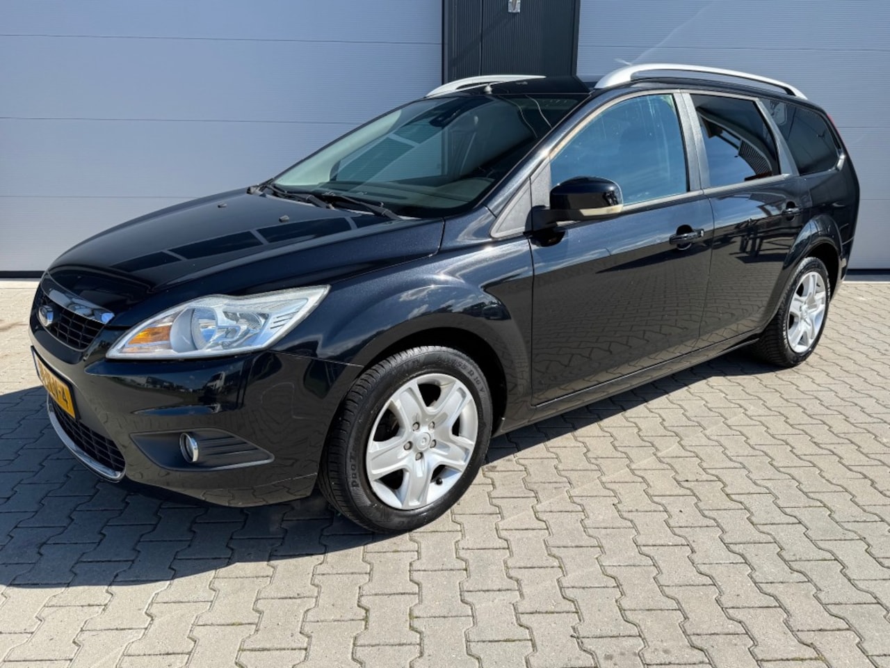 Ford Focus - 1.6 TITANIUM / NIEUWE APK / trekhaak / Historie aanwezig. - AutoWereld.nl
