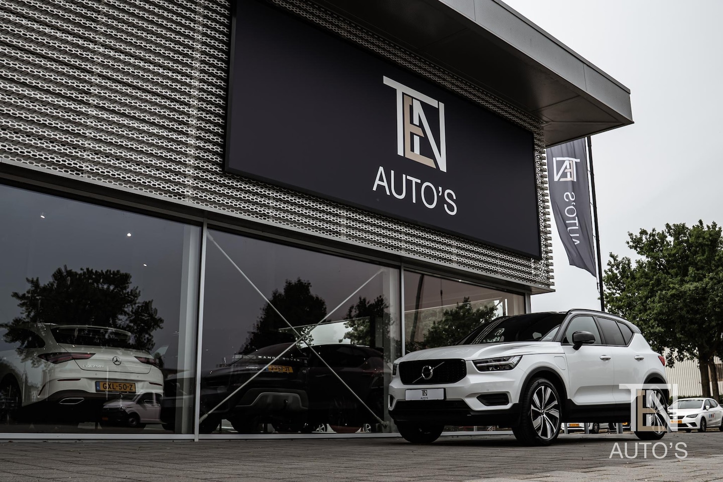 Volvo XC40 - T5 Recharge R-Design Camera | Harman/Kardon | Keyless | Stuurwielverwarming | 20" - AutoWereld.nl