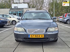 Volvo V70 - €2850, -2.5T AWD Ocean Race Vol Trekhaak Navi