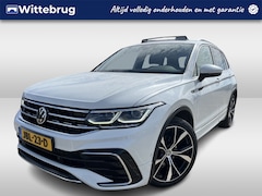 Volkswagen Tiguan - 1.5 TSI 150pk DSG R-Line / Panoramadak / 20" LMV / Camera / Stuur en Stoelverwarming V+A /