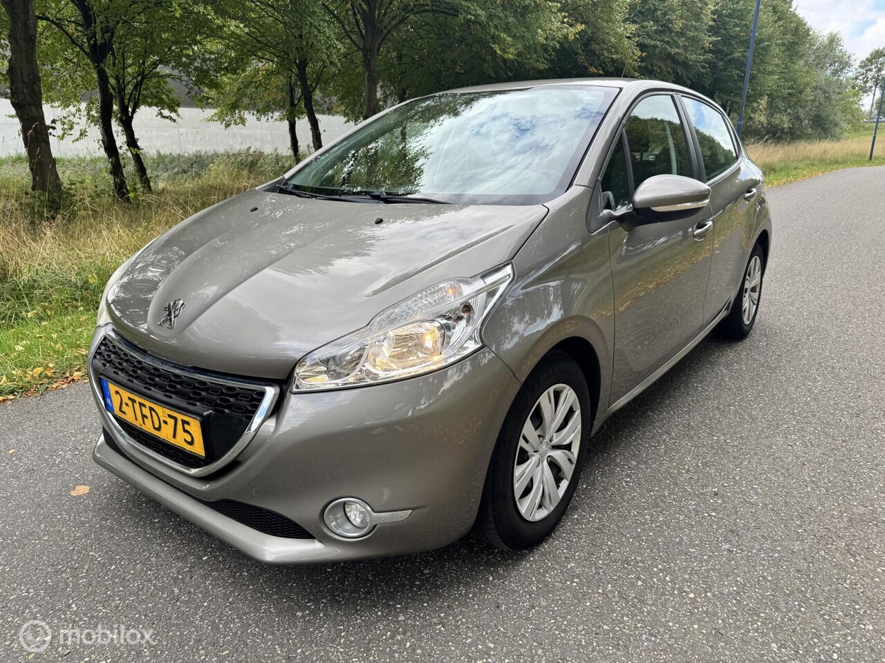 Peugeot 208 - 1.2 VTi * DISTRIBUTIE VV * PARKEERSENSOR * APK - AutoWereld.nl