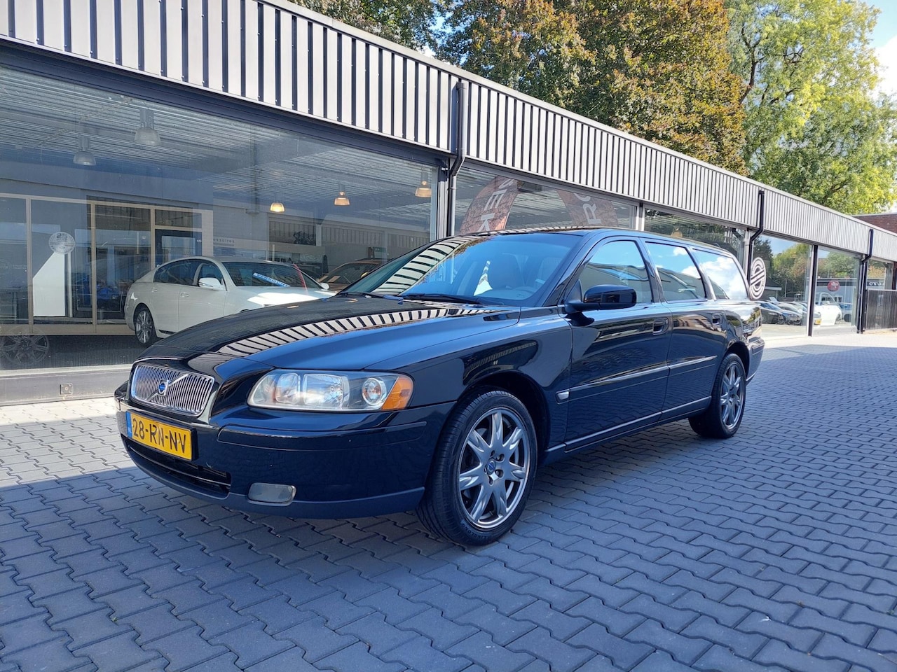Volvo V70 - 2.4 Edition I 268.000KM!!!! Origineeel NL Half leer Navi Clima Cruise Trekhaak 16 inch NAP - AutoWereld.nl