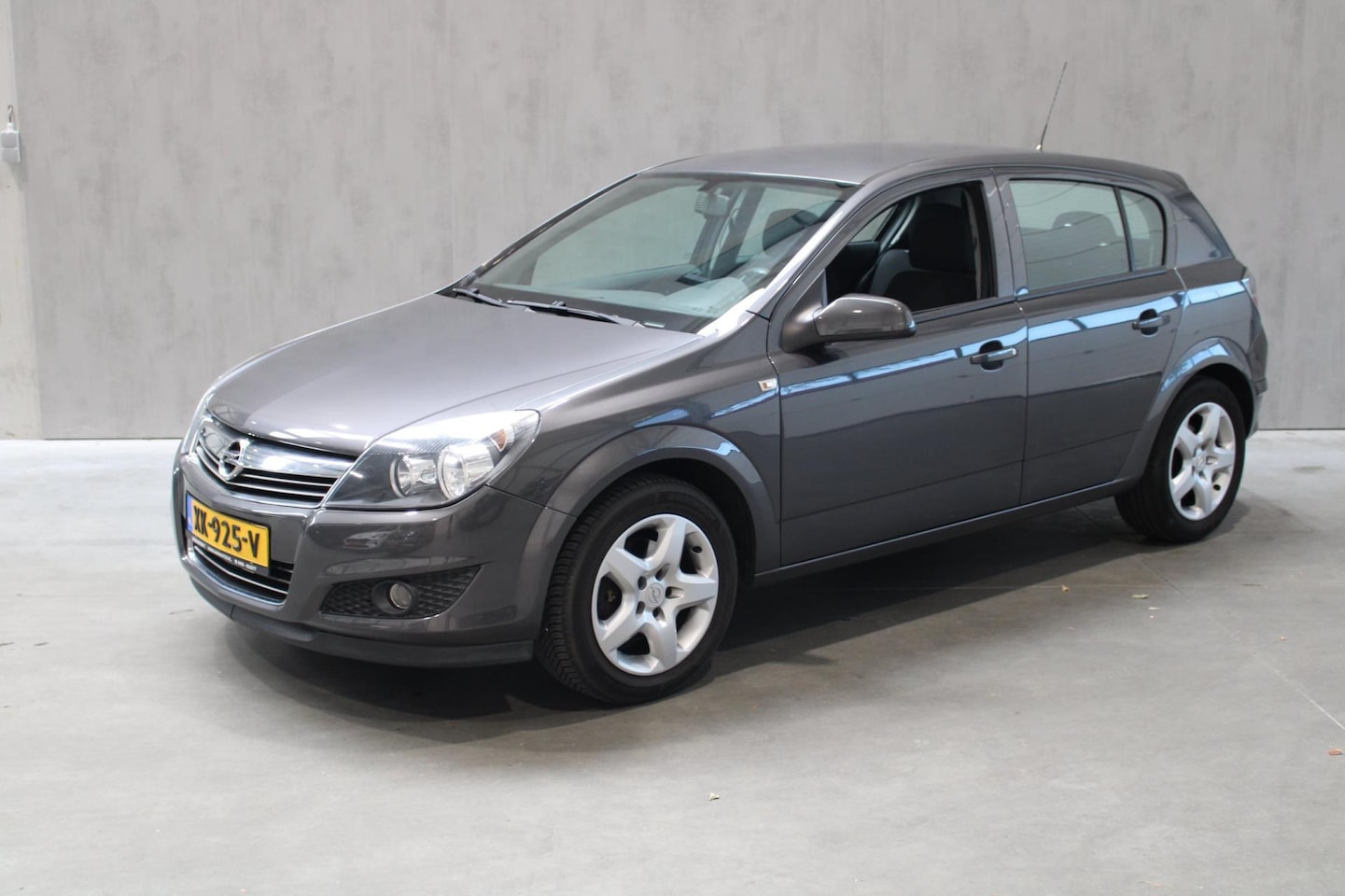 Opel Astra - 1.6 Cosmo Nieuwe apk + afleverbeurt (boekjes aanwezig) - AutoWereld.nl