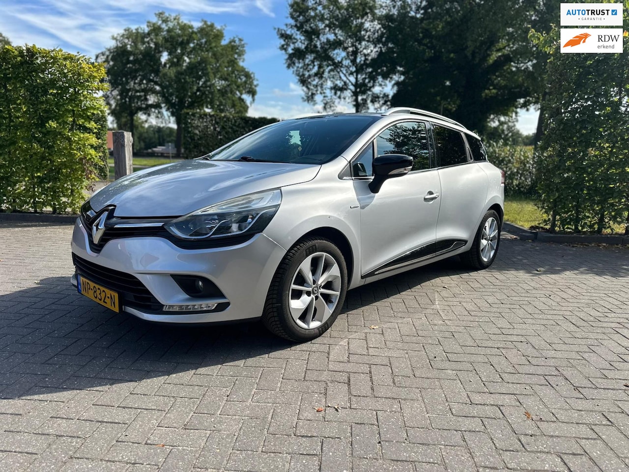 Renault Clio Estate - 1.2 TCe Limited 120PK | Navi| PDC| Trekhaak - AutoWereld.nl
