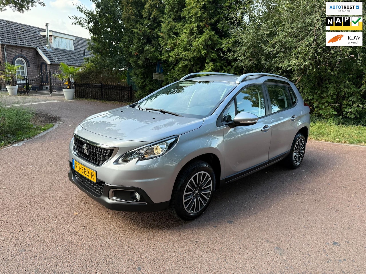 Peugeot 2008 - 1.2 PureTech Blue Lion Navi / Airco / NAP / Distributie vv - AutoWereld.nl