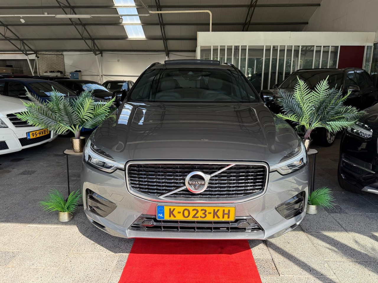Volvo XC60 - 2.0 D4 AUT R-Design PANO FULL! 2021 - AutoWereld.nl