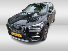 BMW X1 - sDrive18i Centennial High Exe. / Panoramadak / Head-up / Leder / 18'' / Keyless / Navigati