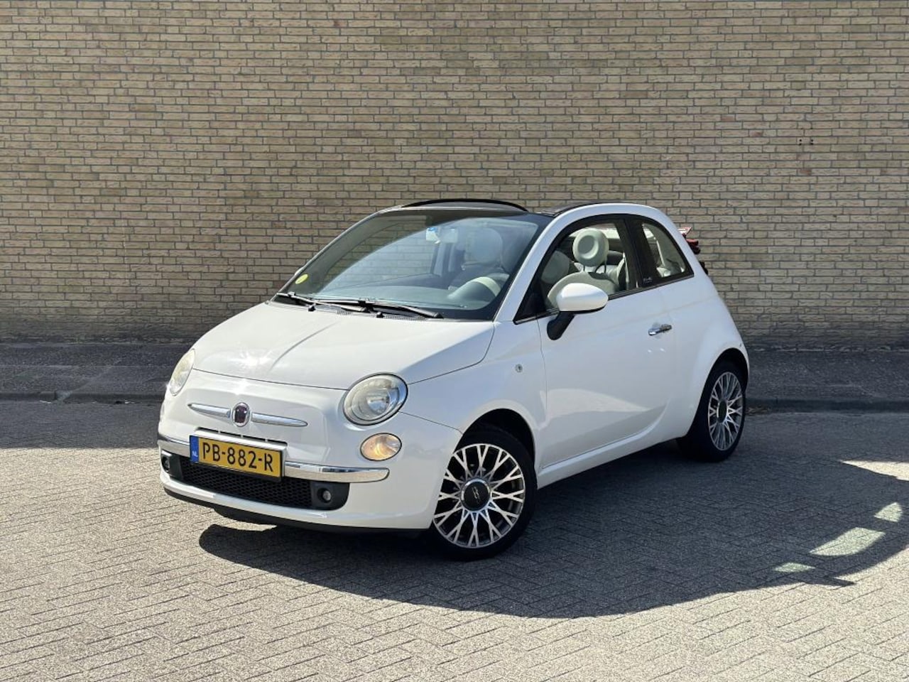 Fiat 500 - 1.2 Lounge Cabrio (RIEM VERVANGEN, SOFTTOP, AIRCO, PARKEERSENSOREN, PREMIUM GELUIDSYSTEEM, - AutoWereld.nl