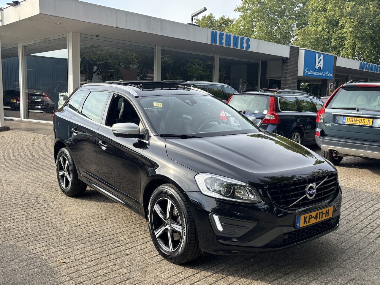 Volvo XC60 - 2.0 T5 Aut8 R-Design Pano Standkachel On call - AutoWereld.nl