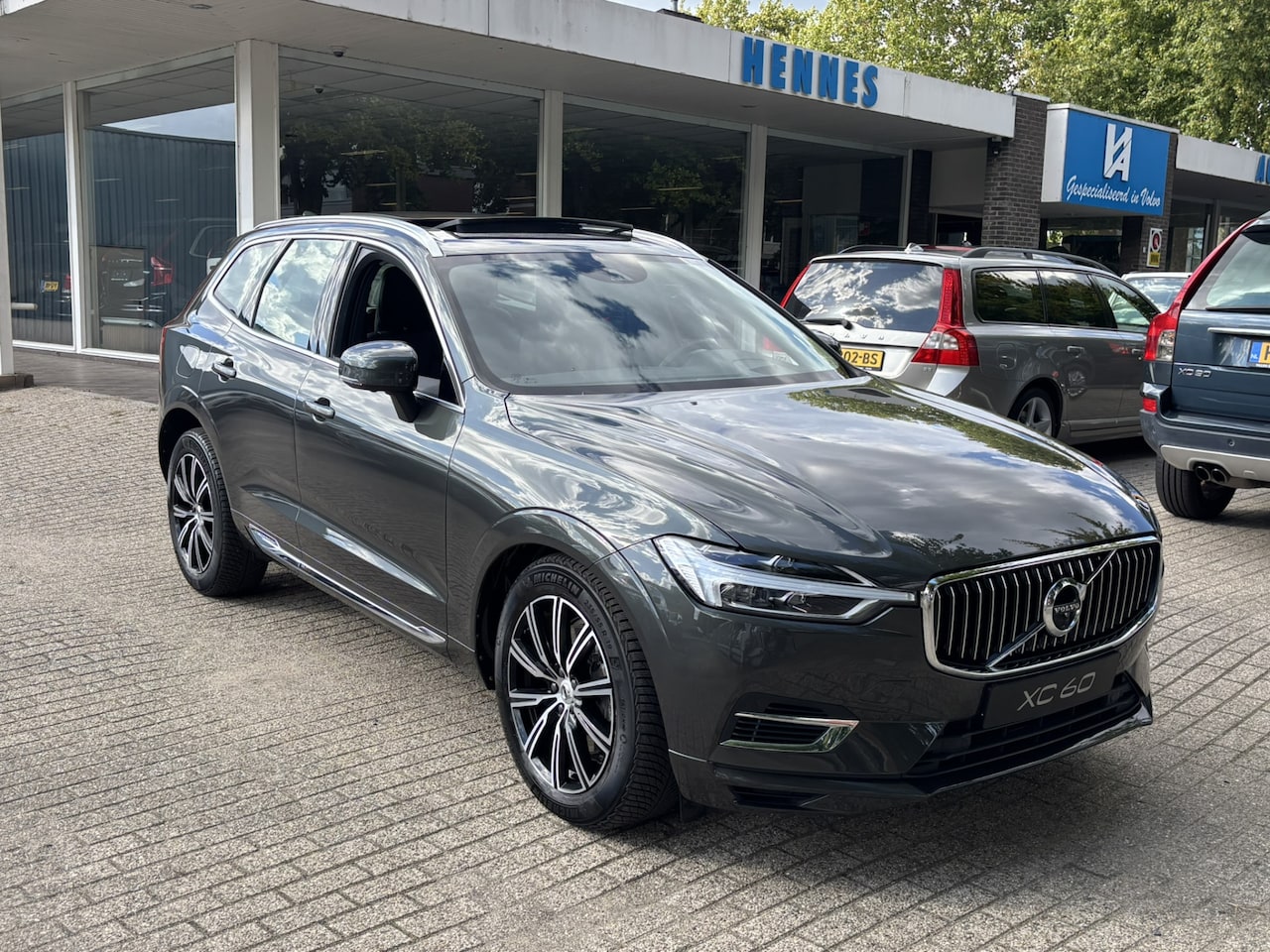 Volvo XC60 - T8 AWD Inscription HeadUp 360 Luchtvering Harman Kardon Keyless - AutoWereld.nl