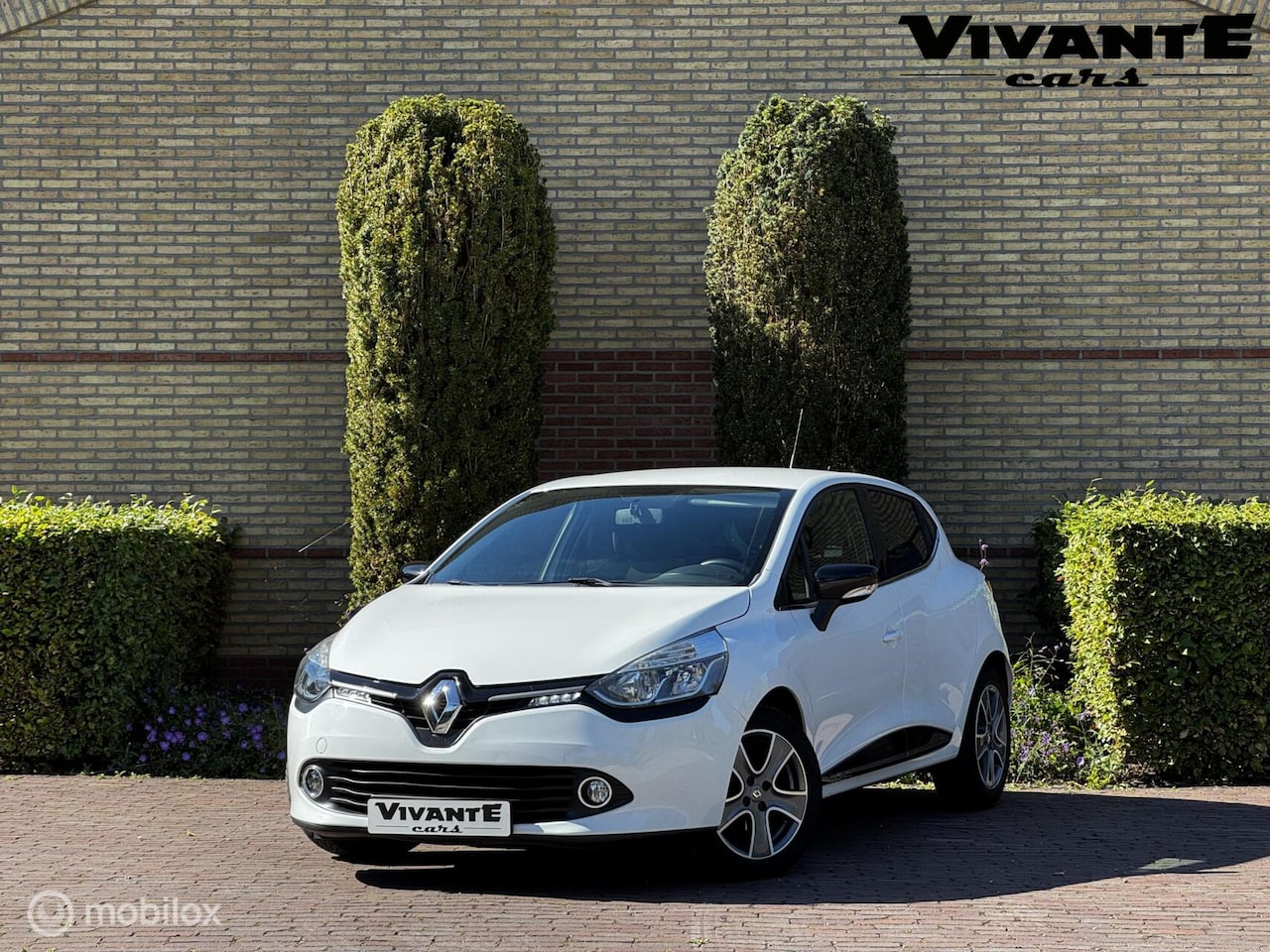 Renault Clio - 1.5 dCi ECO Night&Day Airco*Navi*Cruise*Bluetooth - AutoWereld.nl
