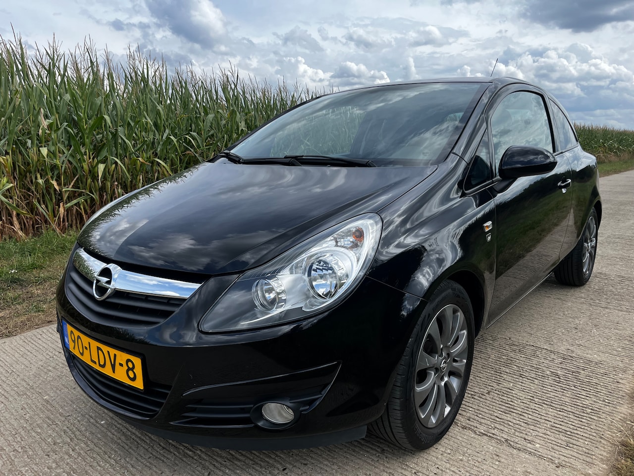 Opel Corsa - 1.2-16V '111' Edition - AutoWereld.nl
