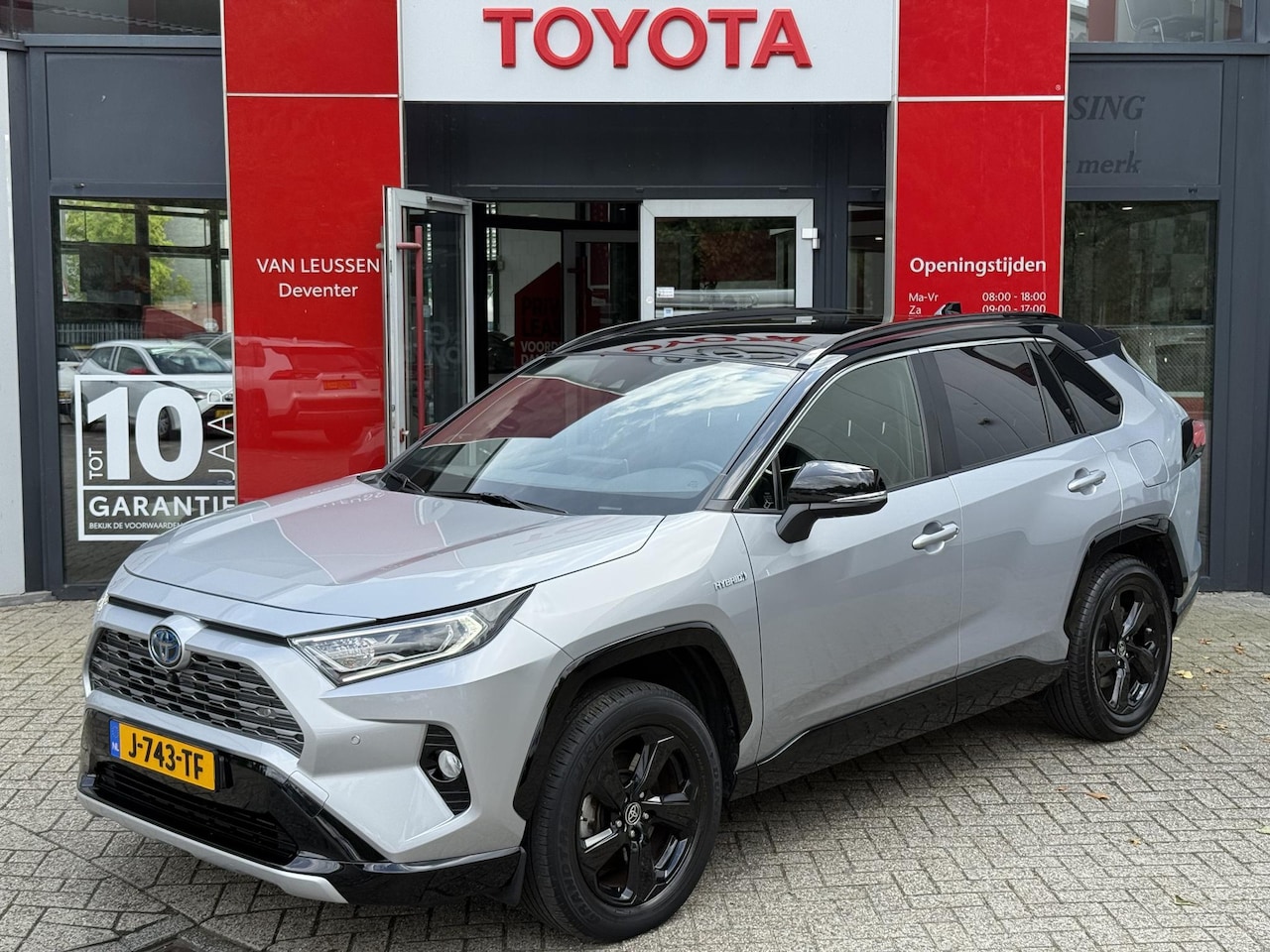 Toyota RAV4 - 2.5 Hybrid AWD Bi-Tone NL-AUTO 360 CAM SCHUIF/KANTEL DAK JBL TREKHAAK LM NAVI BLIND SPOT - AutoWereld.nl
