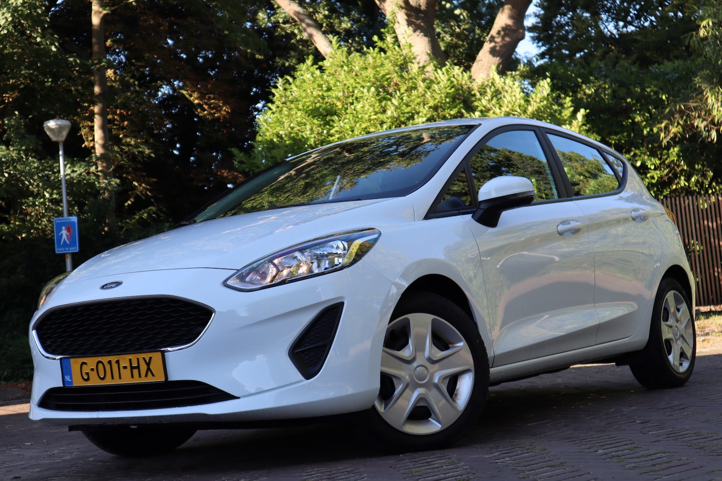 Ford Fiesta - 1.1 | Navi | Carplay | Parkeersensoren | Cruise control | - AutoWereld.nl
