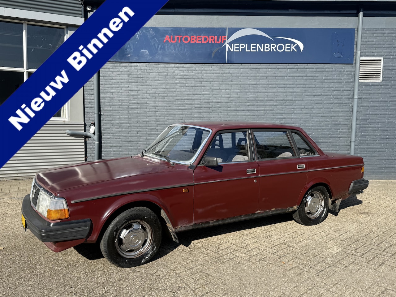 Volvo 240 - 2.0 DL Bj 1982 Apk 04-2027 Leuk beginners auto !! - AutoWereld.nl