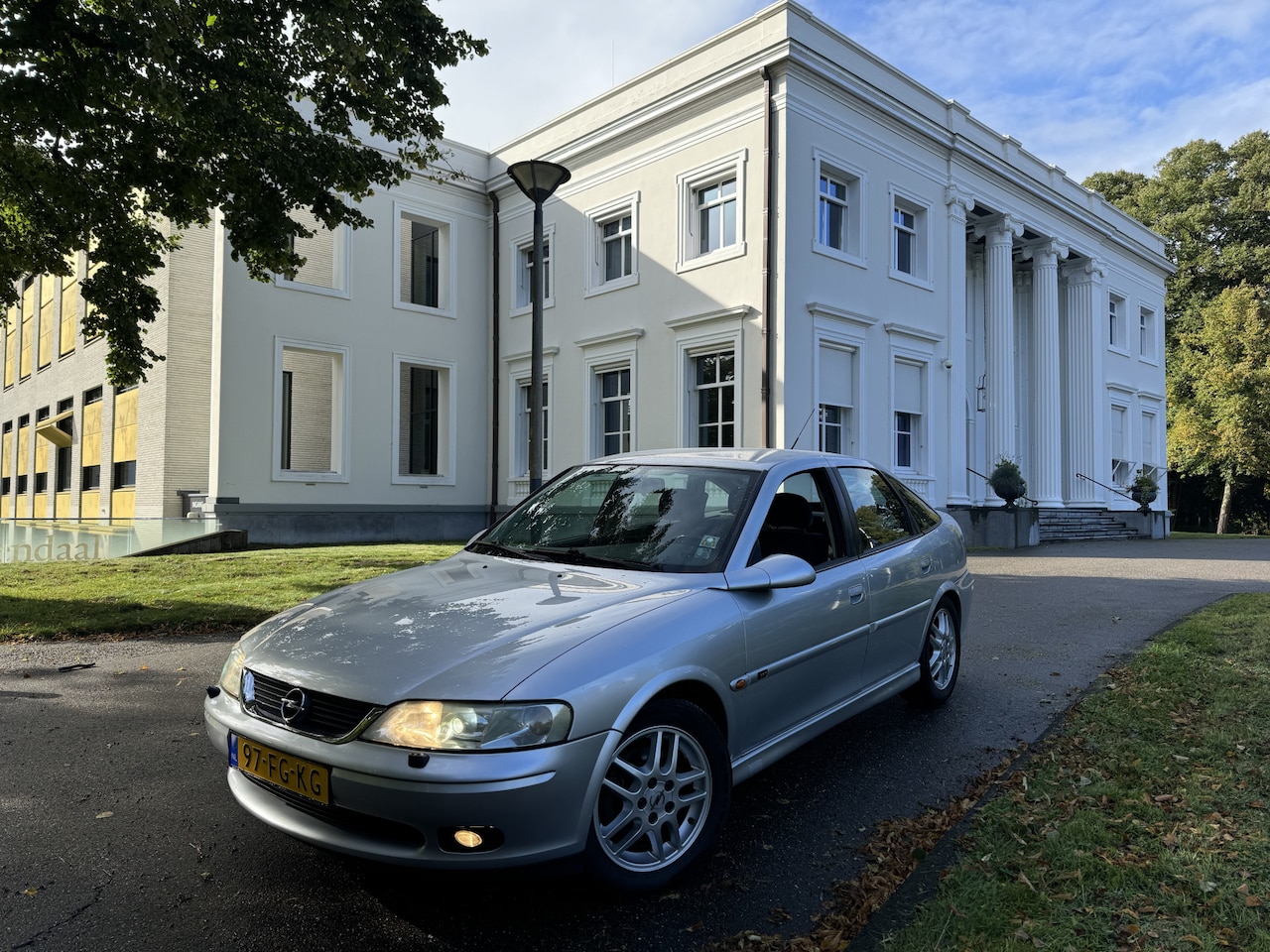 Opel Vectra - 1.8-16V 5 DEURS HATCHBACK, EXTREEM MOOI - AutoWereld.nl