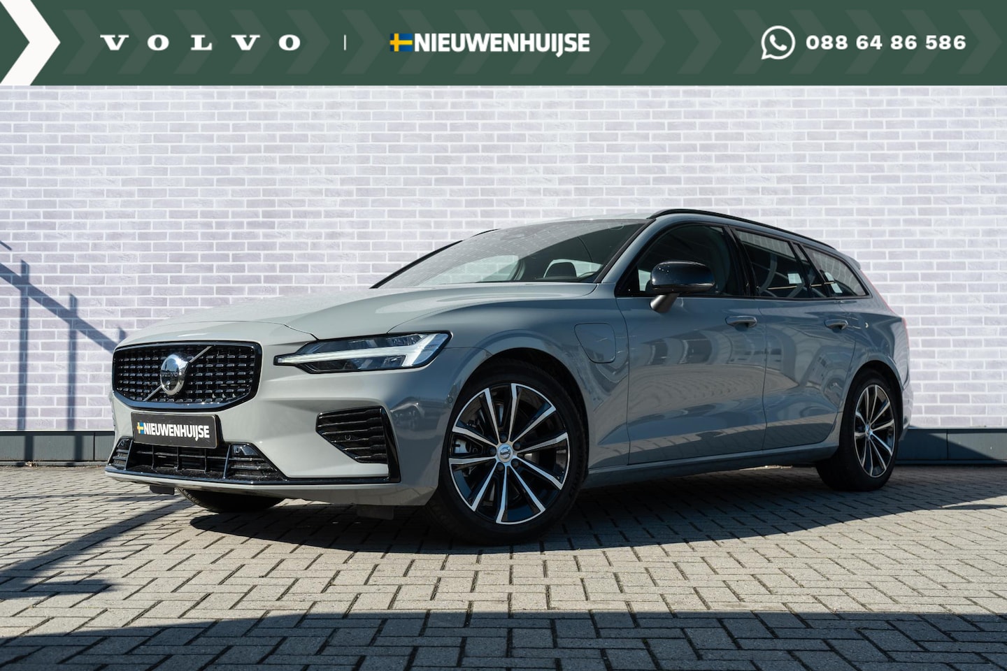 Volvo V60 - T6 Plug-in hybrid AWD Plus Dark | Trekhaak | Adaptieve Cruise Control | Harman Kardon | BL - AutoWereld.nl