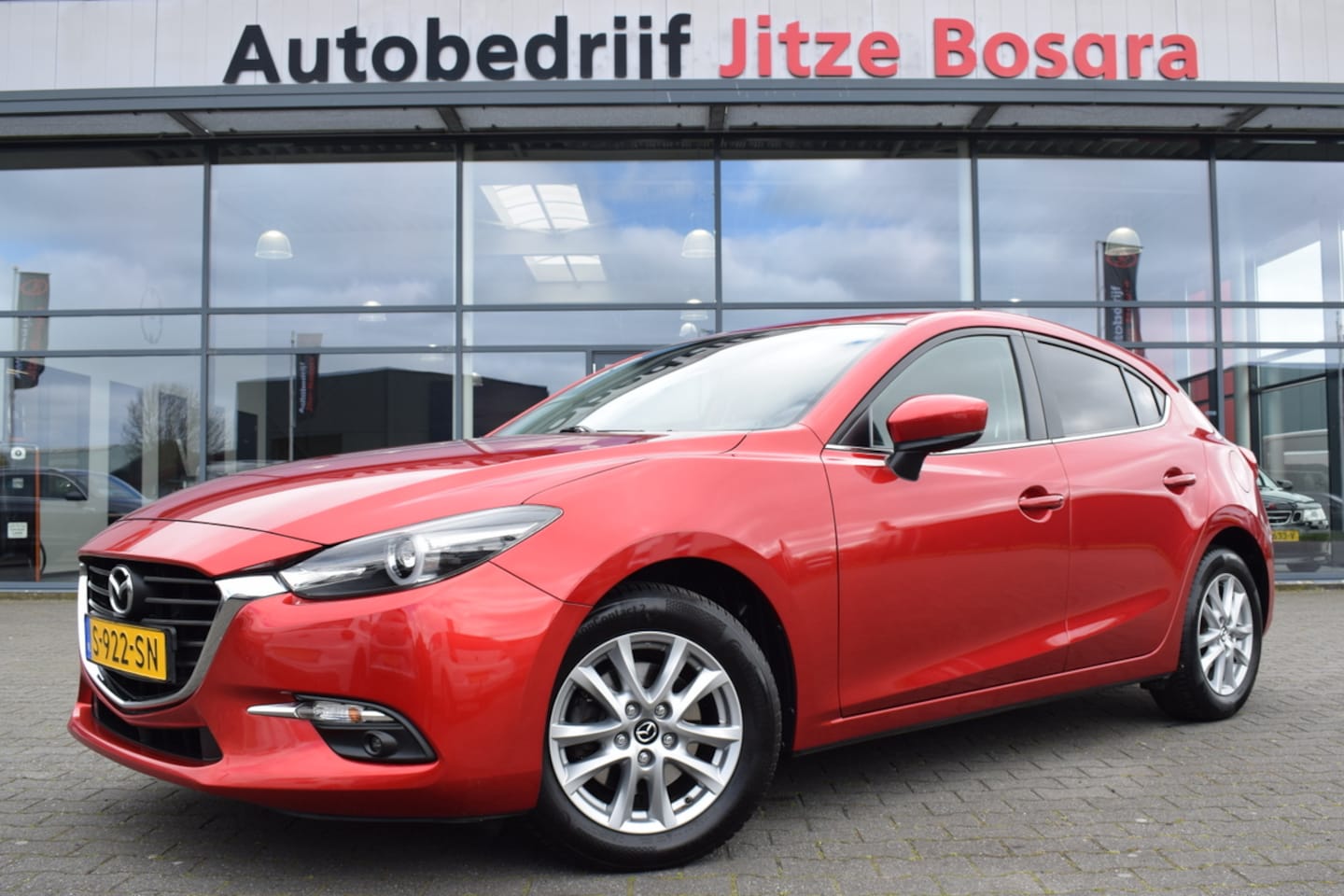 Mazda 3 Sport - 2.0 SkyActiv-G 120 GT-M LED | ECC | Telefonie | Sportstoelen | Trekhaak | Stoelverwarming - AutoWereld.nl